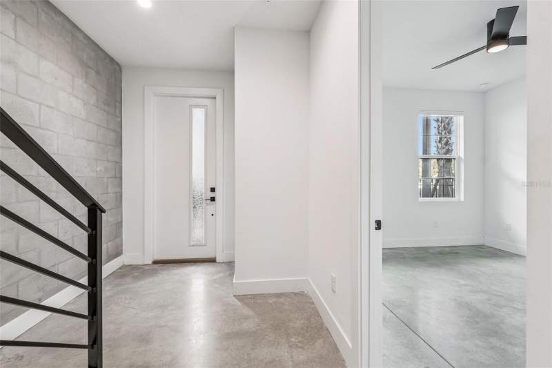 3 bedroom Townhouse at 2724 5th Avenue, Canvas Wad, St Petersburg — photo 5