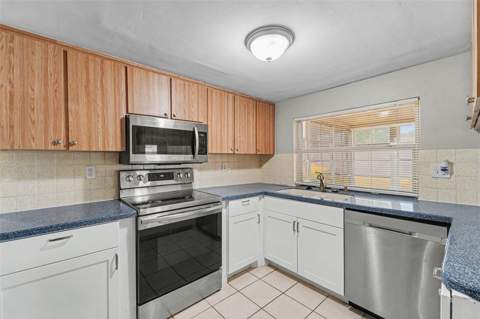 7006 Maplehurst Drive, Port Richey FL - photo 7 of 15