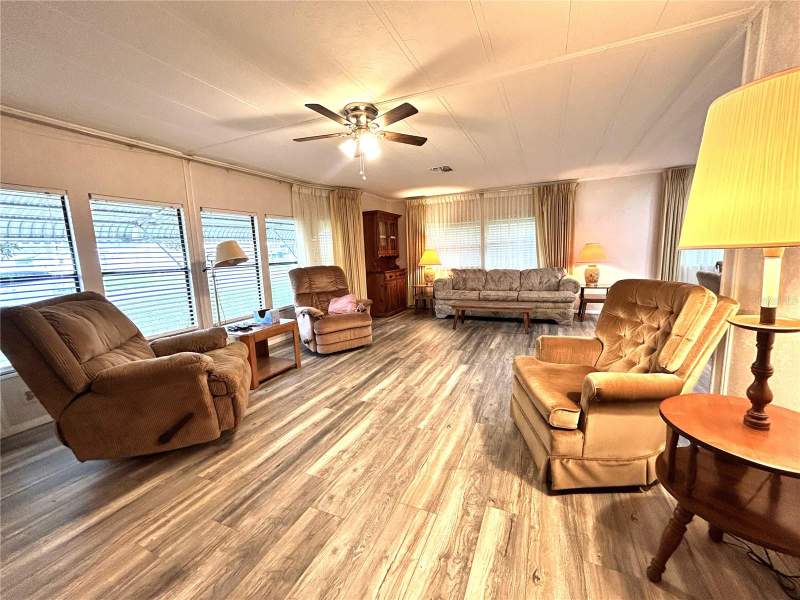 2 bedroom Manufactured Home at 310 Martin Drive, Martin Estates, Lakeland — photo 2