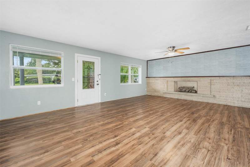 3 bedroom Single Family Residence at 700 Katherine Street, Golfview Sec 01, South Daytona — photo 5