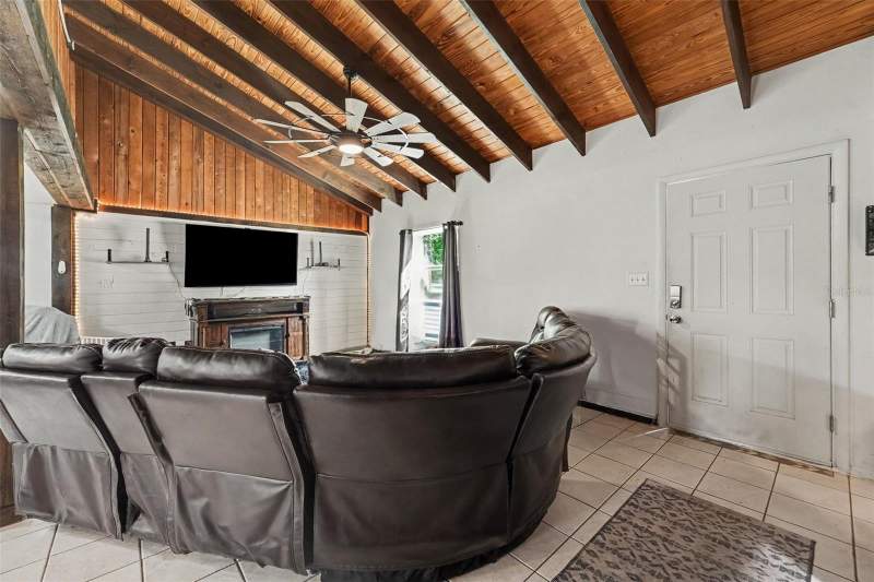 4 bedroom Single Family Residence at 7238 Hillcrest Street, Shady Dells, Leesburg — photo 5