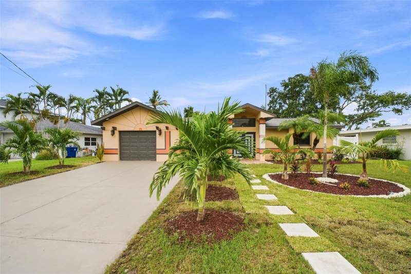 3 bedroom Single Family Residence at 15918 Redington Drive, Lone Palm Beach 3rd Add, Redington Beach — photo 4