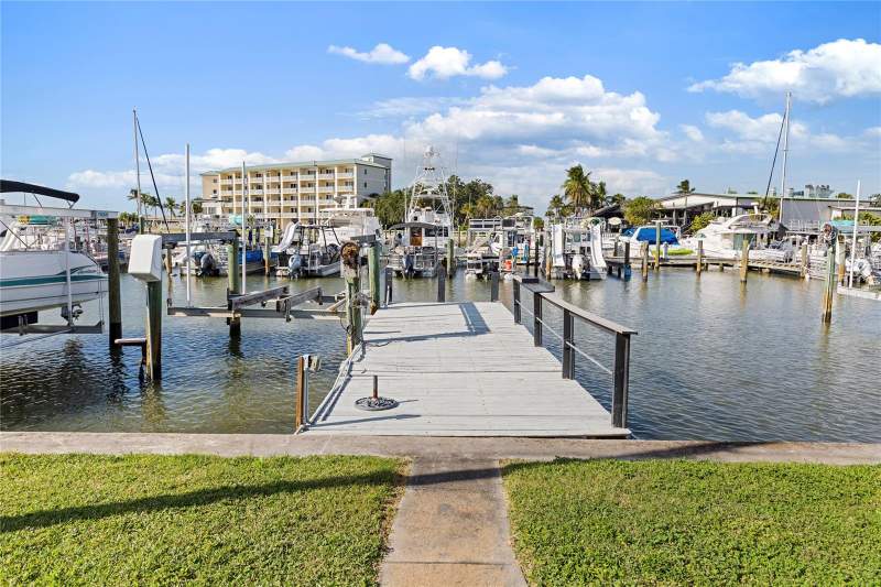 2 bedroom Mobile Home at 8803 44th Avenue #113, Sea Horse Mobile Home Park Condo, St Petersburg — photo 2