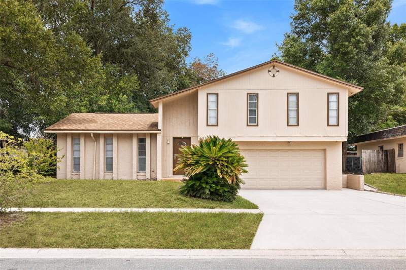 4035 WENDY DRIVE home for sale in Lake Sparling Heights