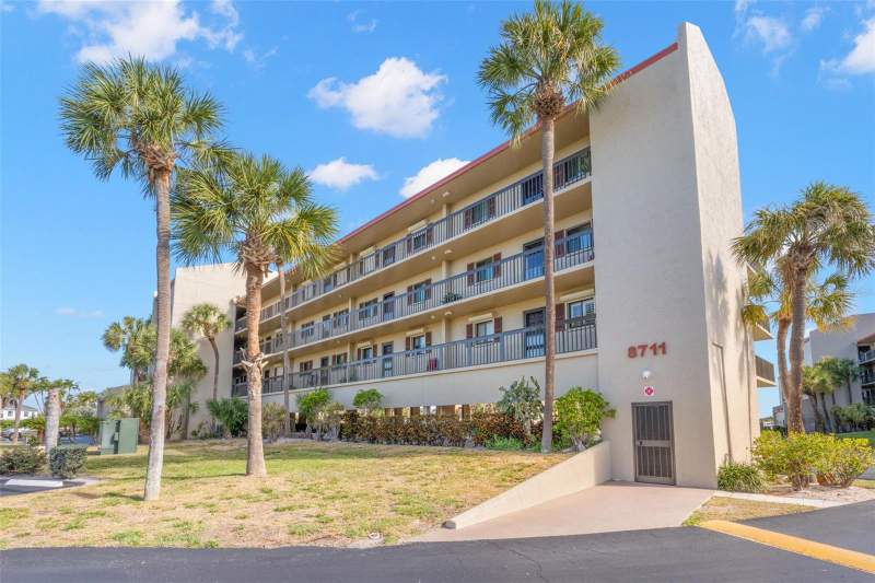 2 bedroom Condominium at 8711 Blind Pass Road #104A, Bridgehampton Bay Condo, St Petersburg — photo 2