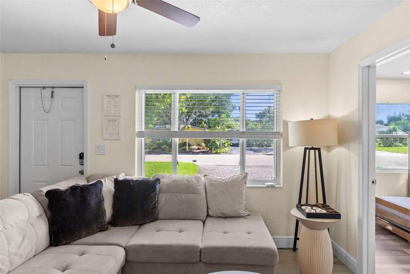 4 bedroom Single Family Residence at 8011 26th Avenue, Jungle Terrace Sec B, St Petersburg — photo 4