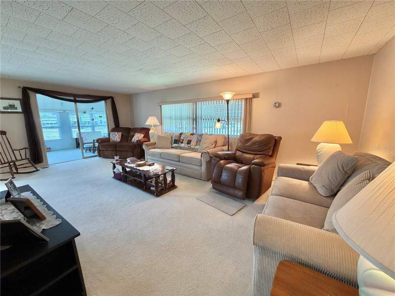2 bedroom Mobile Home at 223 Hawthorne Boulevard, Hawthorne Residents Cooperativ, Leesburg — photo 2
