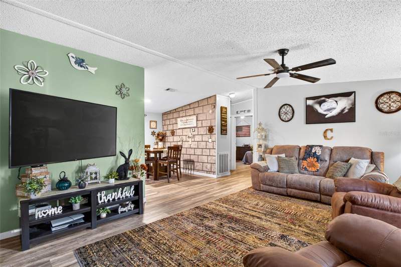 3 bedroom Manufactured Home at 39607 Louise Drive, Heather Park, Zephyrhills — photo 4