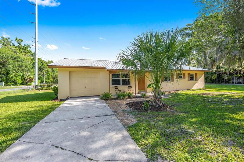 3 bedroom Single Family Residence at 2420 NE 38th Street, Emil Marr, Ocala — photo 2