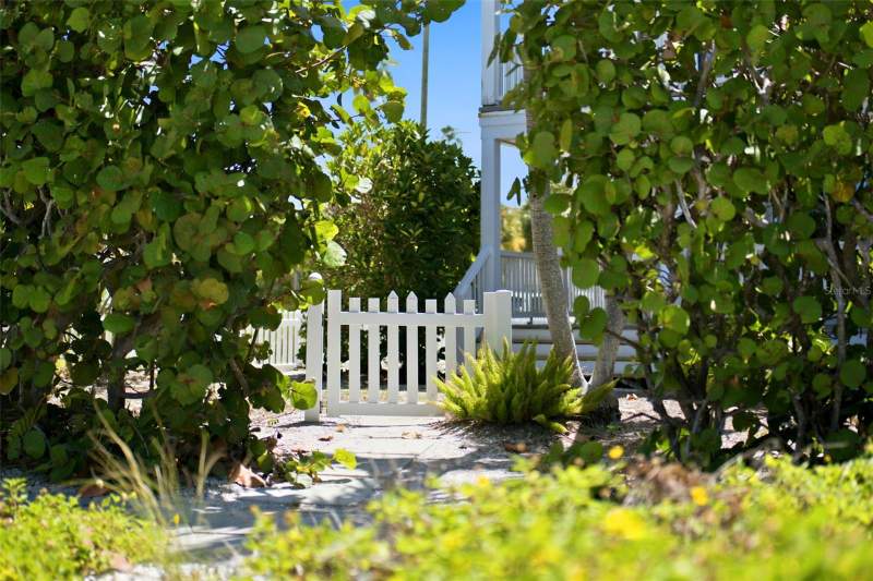 5 bedroom Single Family Residence at 106 2nd Avenue, Morey Beach, St Pete Beach — photo 2