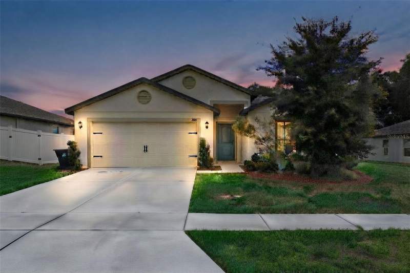 1694 HIDEAWAY FLAT STREET home for sale in Lake Jackson Ridge