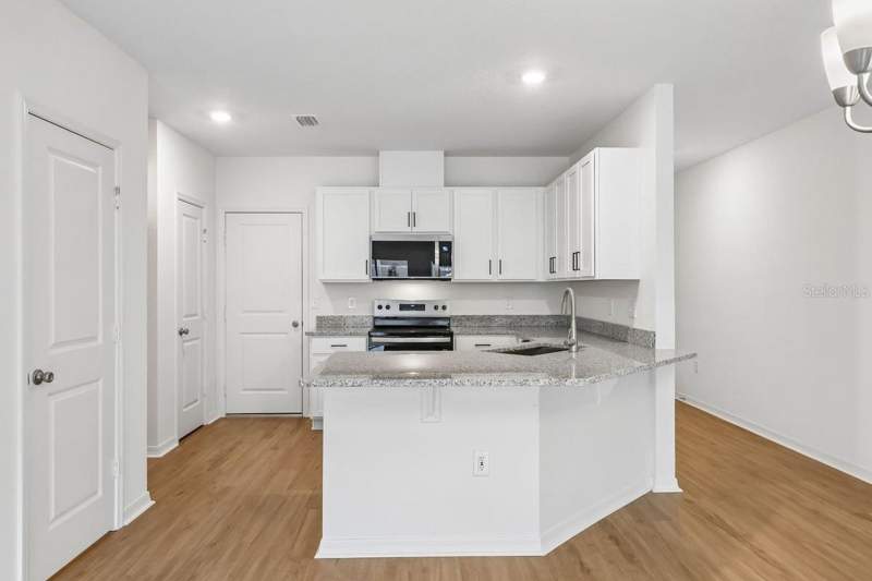 3 bedroom Townhouse at 403 Sequoia Drive, Reserve At Forest Lake, Lake Wales — photo 4