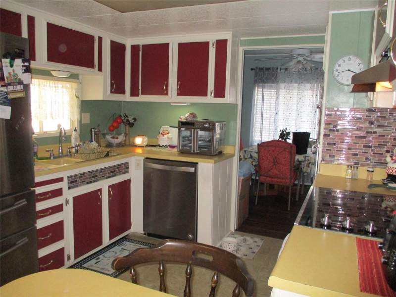 2 bedroom Manufactured Home at 38536 Cone Drive, Shady Oaks Mobile Modular Estates, Zephyrhills — photo 3