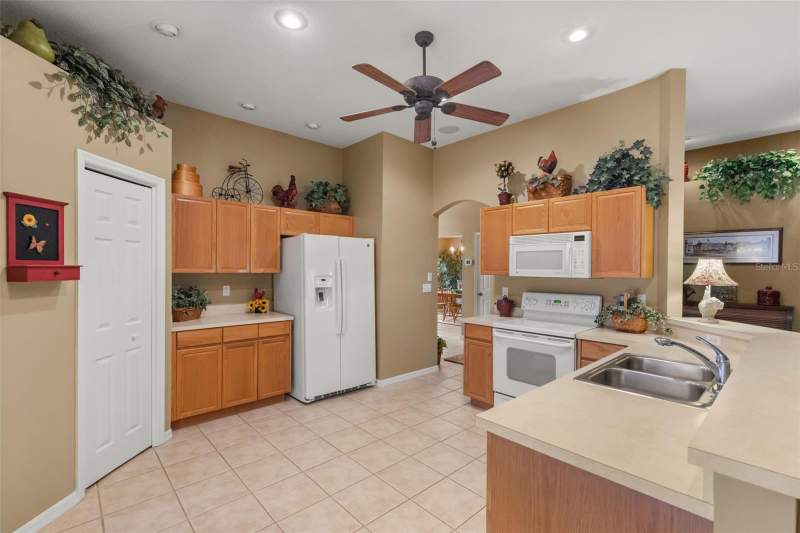 3 bedroom Single Family Residence at 13813 Sigler Street, South Fork Unit 2, Riverview — photo 3