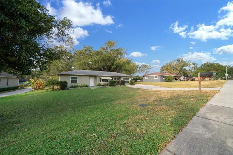 3 bedroom Single Family Residence at 2810 SE Lake Weir Avenue, Frst Hills, Ocala — photo 3
