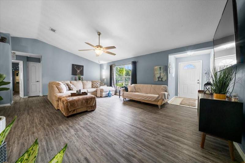 3 bedroom Single Family Residence at 9 Pine Circle Run, Silver Spgs Shores Un 09, Ocala — photo 5