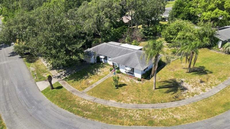 2 bedroom Single Family Residence at 7222 Holiday Drive, Spring Hill, Spring Hill — photo 2