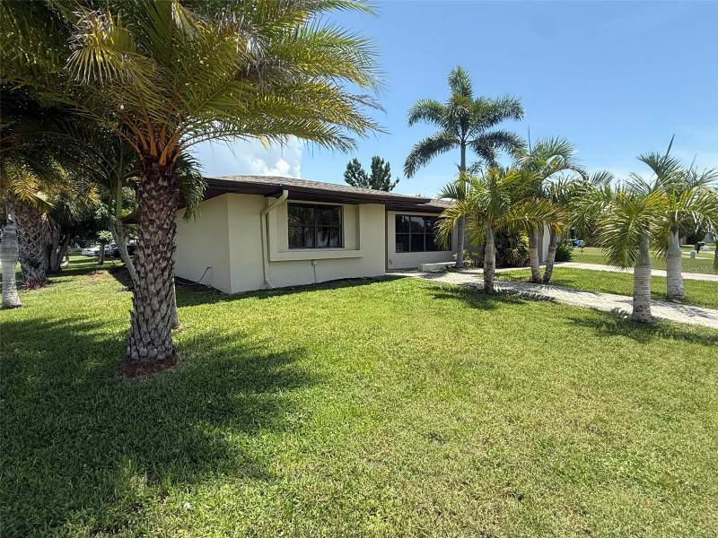 4 bedroom Single Family Residence at 2516 Baltic Avenue, Port Charlotte Golf Crse Sec, Port Charlotte — photo 4