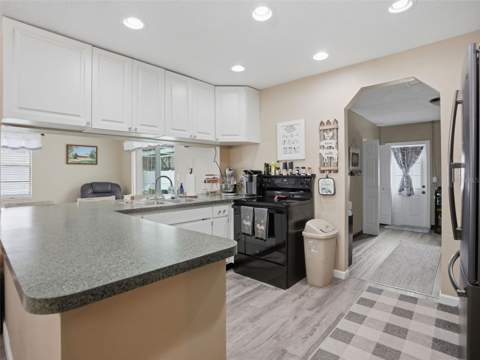 9122 Dupont Avenue, Spring Hill FL - photo 11 of 56