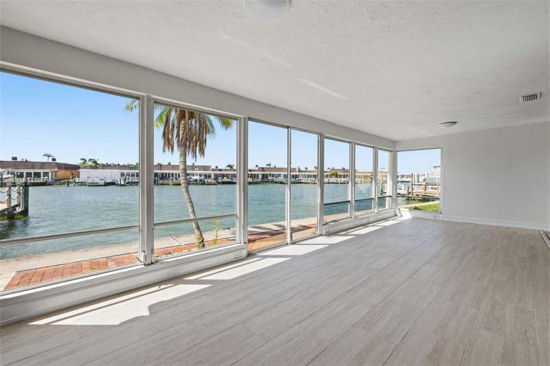 2 bedroom Villa at 594 Boca Ciega Point Boulevard, Boca Ciega Point East, St Petersburg — photo 3