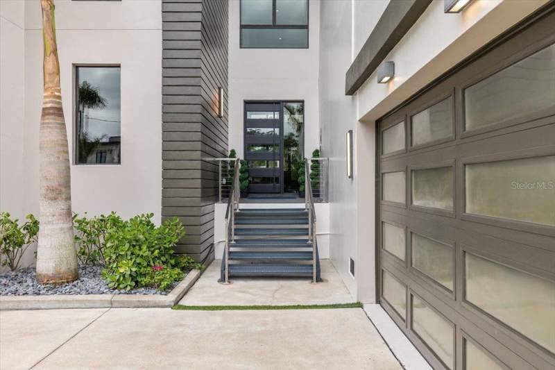 6 bedroom Single Family Residence at 5131 W Neptune Way, Beach Park, Tampa — photo 3