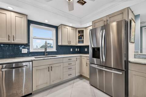 5130 Brittany Drive #201, St Petersburg FL - photo 7 of 37