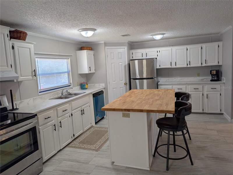 3 bedroom Manufactured Home at 25836 Manhattan Lane, Manhattan Sec 21, Astor — photo 4