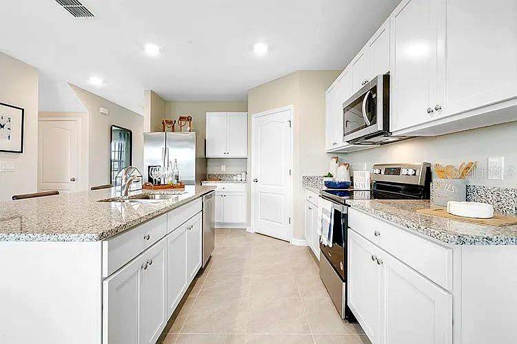 5 bedroom Single Family Residence at 2030 Maple Ridge Drive, Westridge Park, Zellwood — photo 5