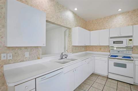 1104 Villeroy Drive, Sun City Center FL - photo 8 of 68