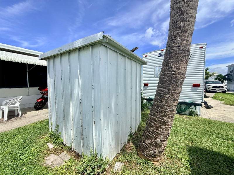 1 bedroom Manufactured Home at 2215 73rd Street #151, Tree Lakes Travel Trailer Co-Op, Palmetto — photo 3