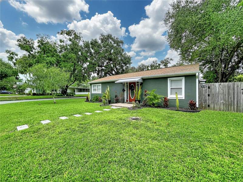 3 bedroom Single Family Residence at 611 W Henry Avenue, Idlewild On The Hillsborough, Tampa — photo 2