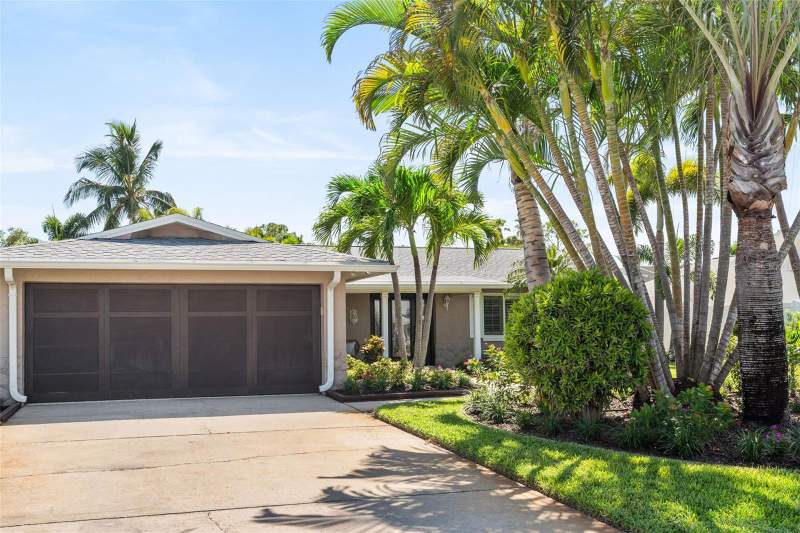 251 N JULIA CIRCLE home for sale in Vina-Del-Mar