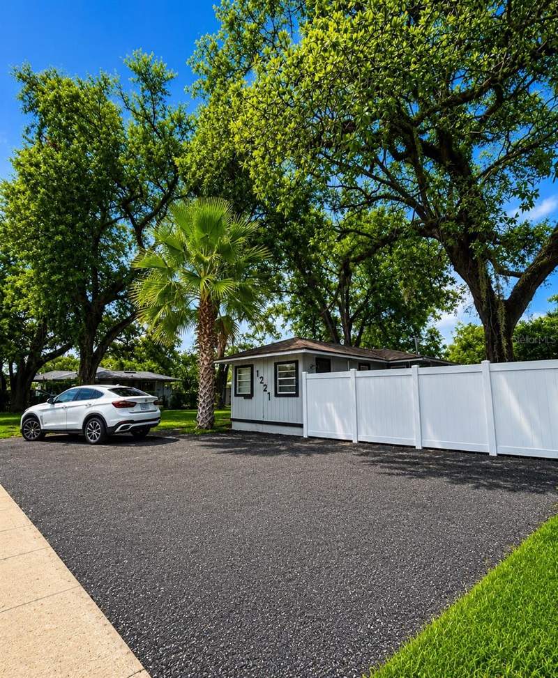2 bedroom Single Family Residence at 1221 E Dr Martin Luther King Jr Boulevard, Tampa, Tampa — photo 2