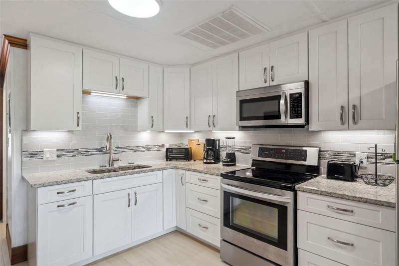 2 bedroom Condominium at 10301 US Highway 27 #58 Hilltop, Vacation Village Condo, Clermont — photo 3