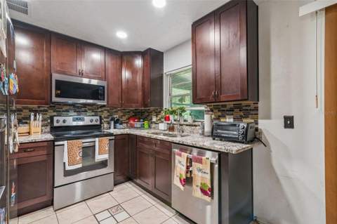 5851 Hutton Drive, Orlando FL - photo 11 of 21