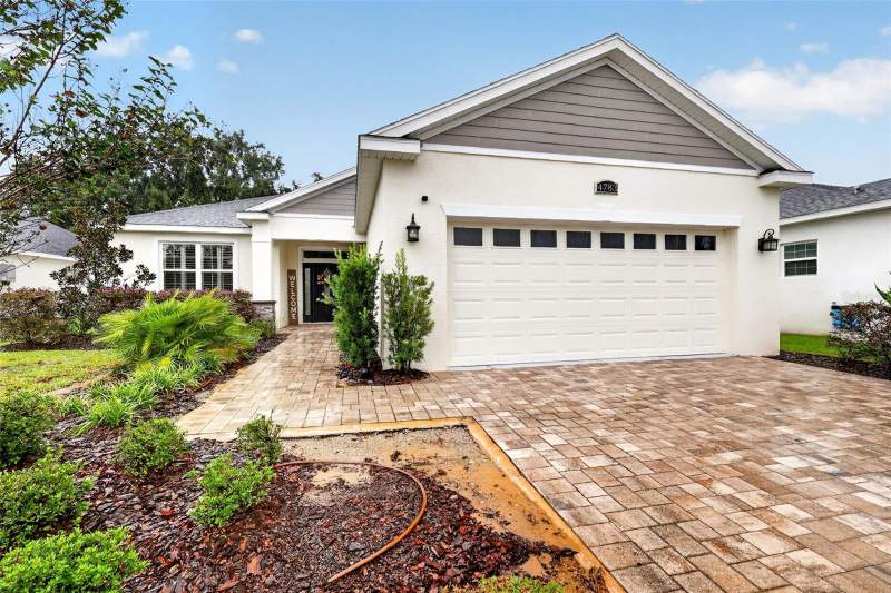 4 bedroom Single Family Residence at 4783 NE 125th Loop, Densan Park Ph 1, Oxford — photo 2
