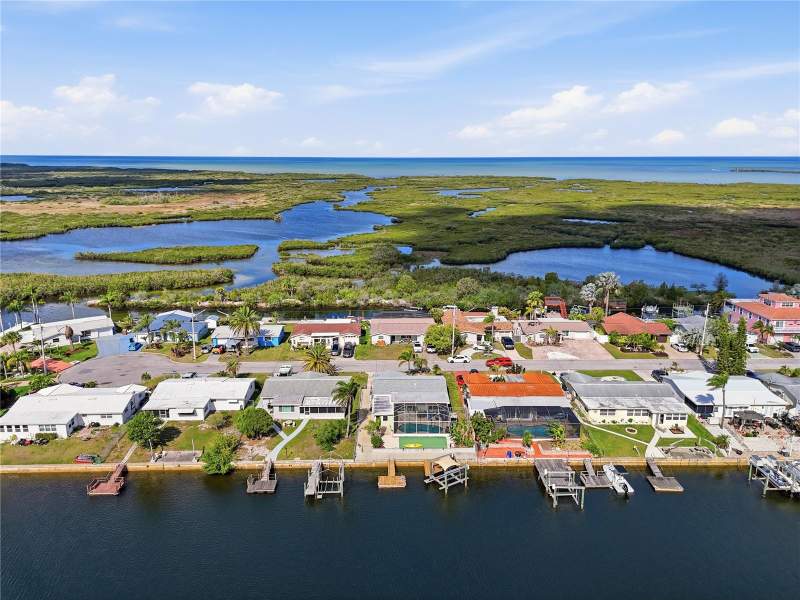 3 bedroom Single Family Residence at 12532 5th Isle, Leisure Beach, Hudson — photo 5