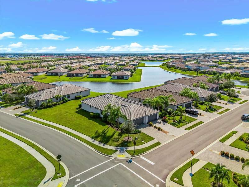 2 bedroom Villa at 15942 Clear Skies Place, Lorraine Lakes Ph I, Bradenton — photo 2