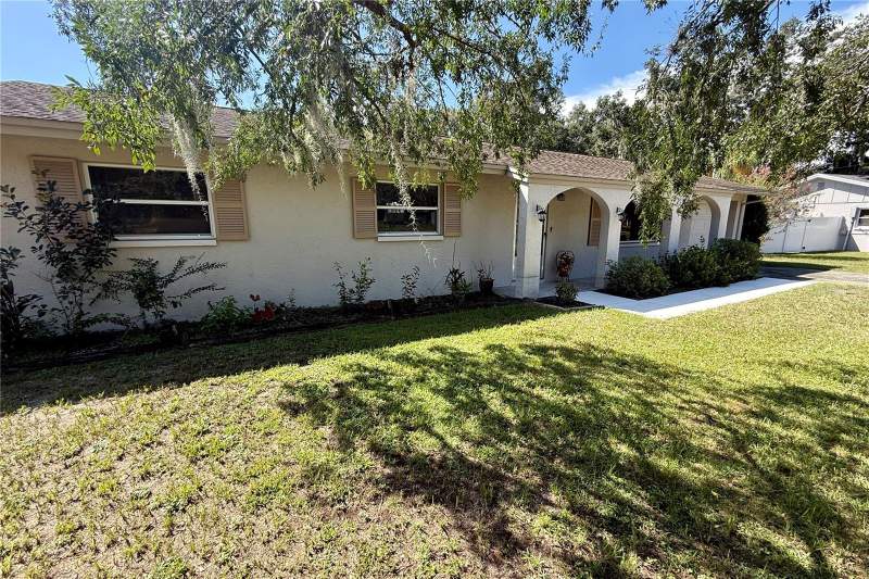 3 bedroom Single Family Residence at 12215 Orchid Lane, Jefferson Heights Unit 5, Thonotosassa — photo 3
