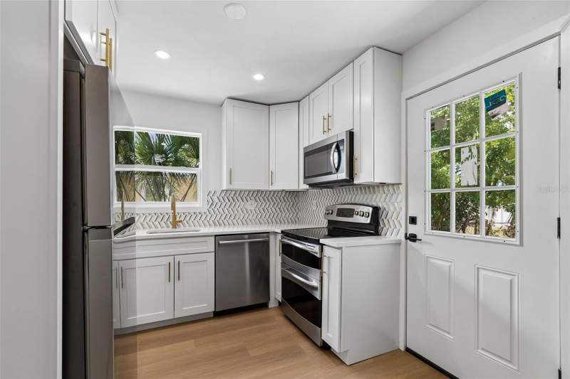 3 bedroom Single Family Residence at 517 Hampton Avenue, Edgemoor Estates, St Petersburg — photo 4