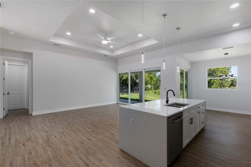 4 bedroom Single Family Residence at 521 NW 5th Street, Cape Coral, Cape Coral — photo 5