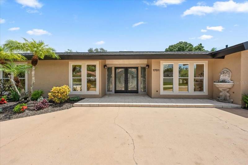 4 bedroom Single Family Residence at 1701 Allens Creek Drive, Sharon Oaks Estates Rep, Clearwater — photo 4