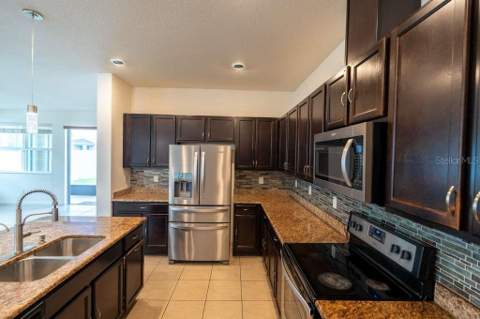 11517 Palmetto Sands Court, Tampa FL - photo 6 of 6