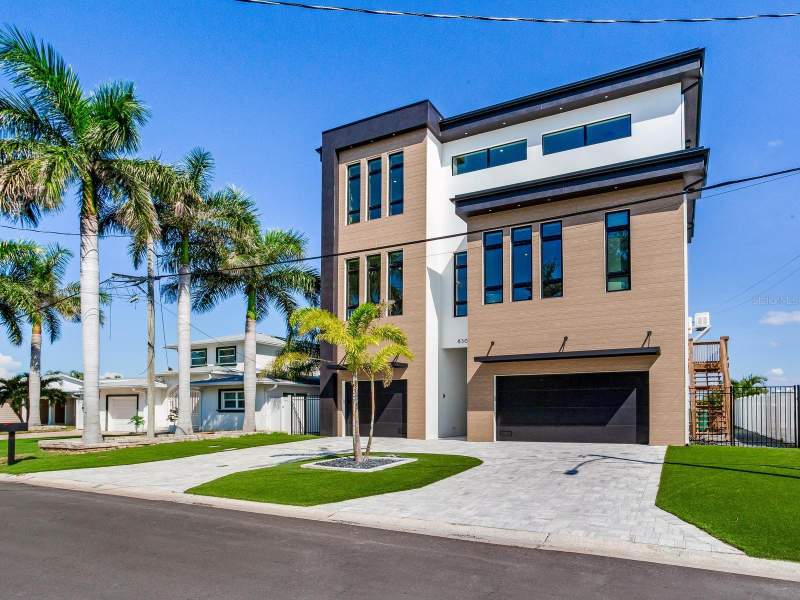 5 bedroom Single Family Residence at 836 Bay Point Drive, Bay Point Estates 2nd Add, Madeira Beach — photo 3