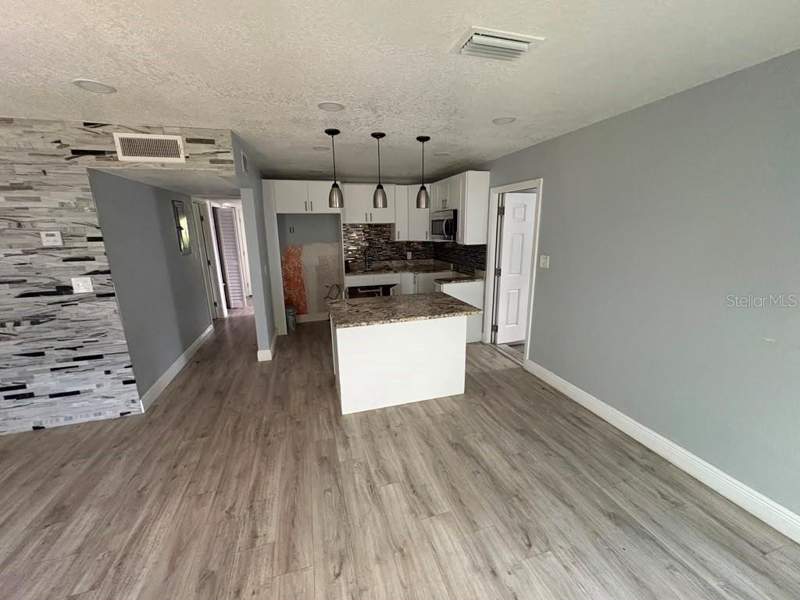 2 bedroom Single Family Residence at 3206 E Emma Street, Grove Hill Heights, Tampa — photo 2