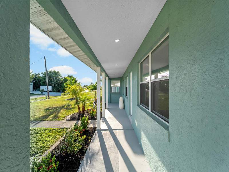 4 bedroom Single Family Residence at 581 Lindley Terrace, Port Charlotte Sec 025, Port Charlotte — photo 5
