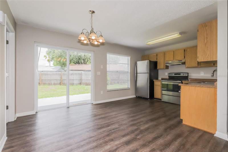 3 bedroom Single Family Residence at 1002 Pinehaven Court, Heather Lakes Ph 1 Unit 1 S, Brandon — photo 4