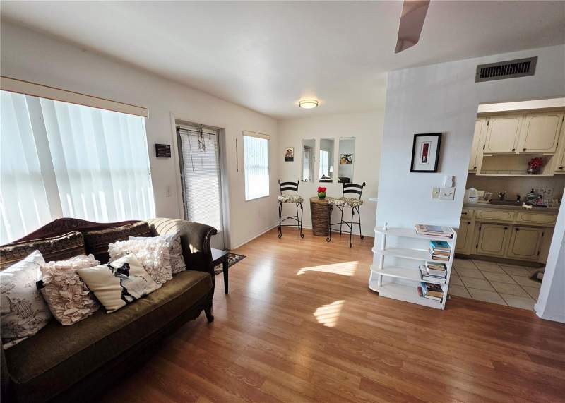 1 bedroom Condominium at 5945 21st Street #18, Town Apts Condo, St Petersburg — photo 4