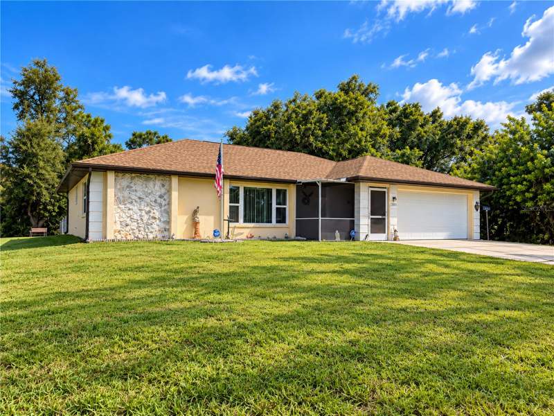 3 bedroom Single Family Residence at 23088 Gray Avenue, Port Charlotte Sec 013, Port Charlotte — photo 2