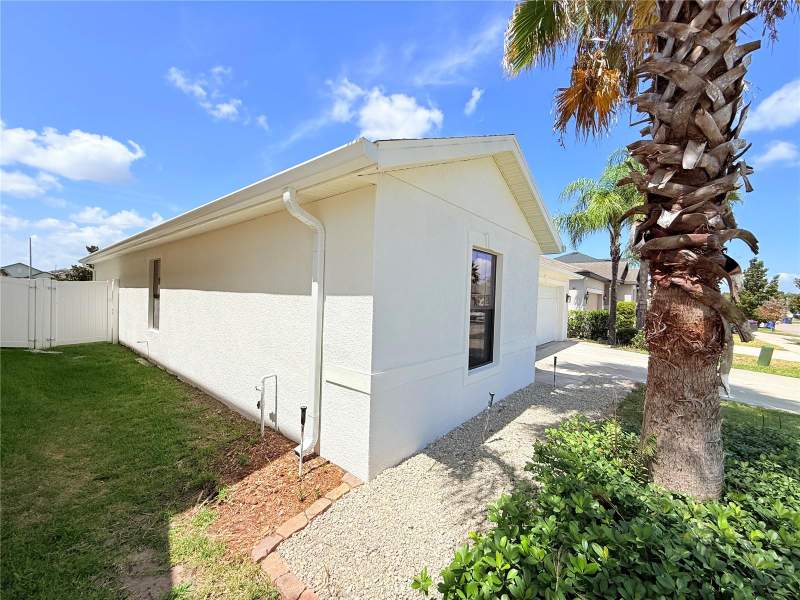 3 bedroom Single Family Residence at 14323 Haddon Mist Drive, Highland Estates Ph 2B, Wimauma — photo 3